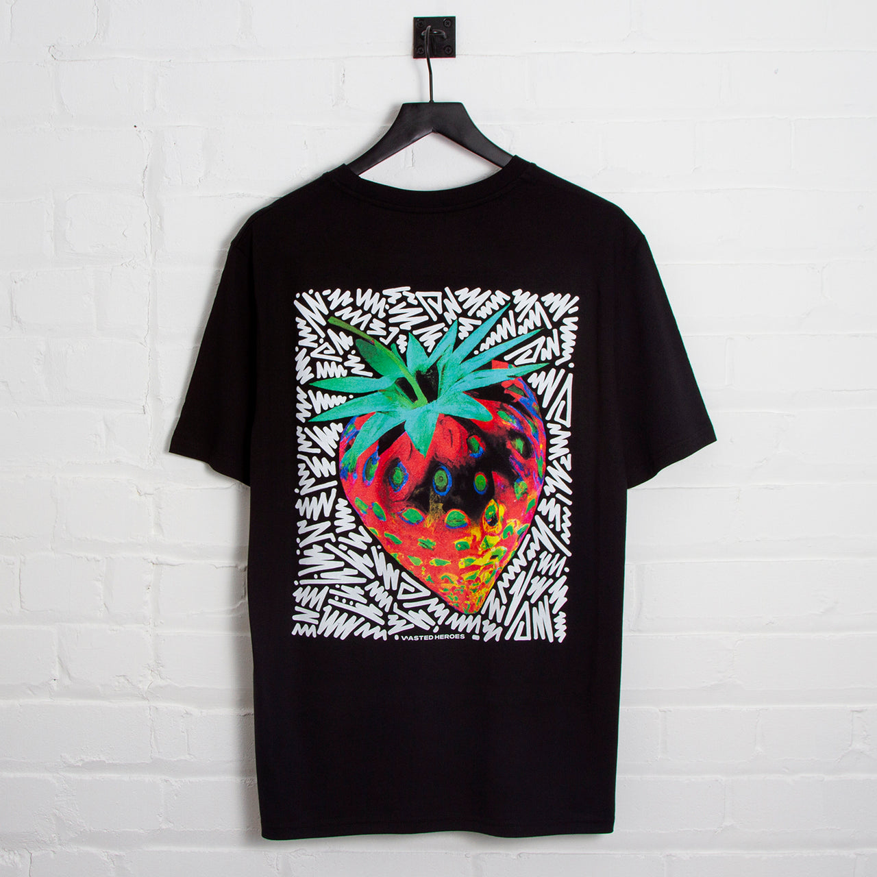 Doodle Strawberry Back Print - Tshirt - Black