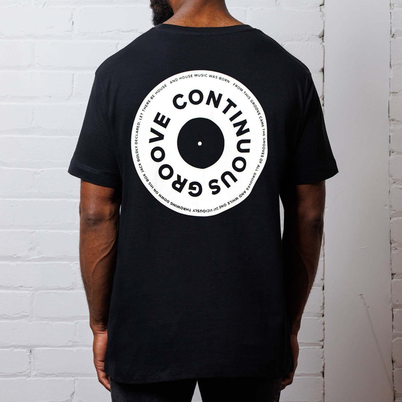 Continuous Groove Back Print - Tshirt - Black