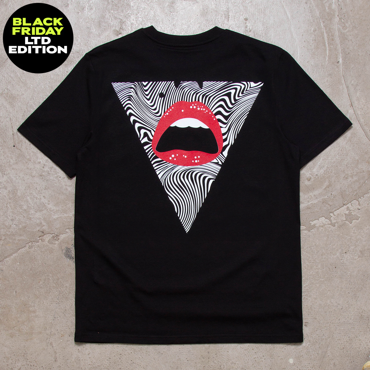 BF Stripe Triangle Face Back Print - Tshirt - Black