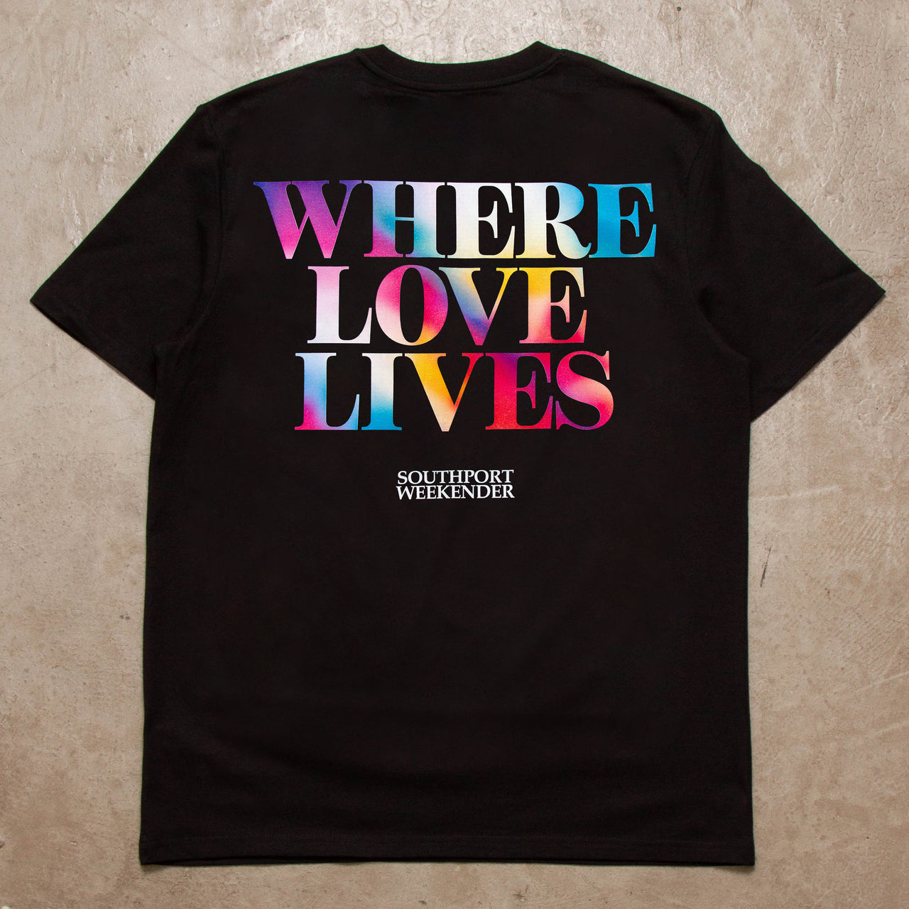 Where Love Lives Back Print - Tshirt - Black