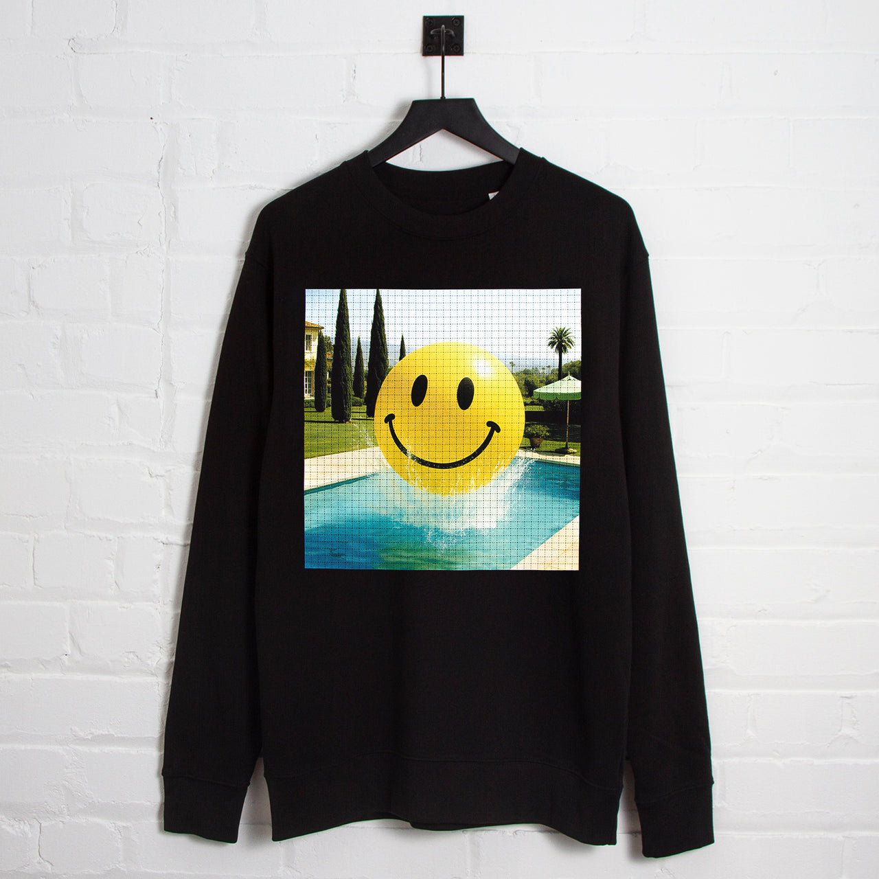 Smiley Poolside Trip Front Print - Sweatshirt - Black