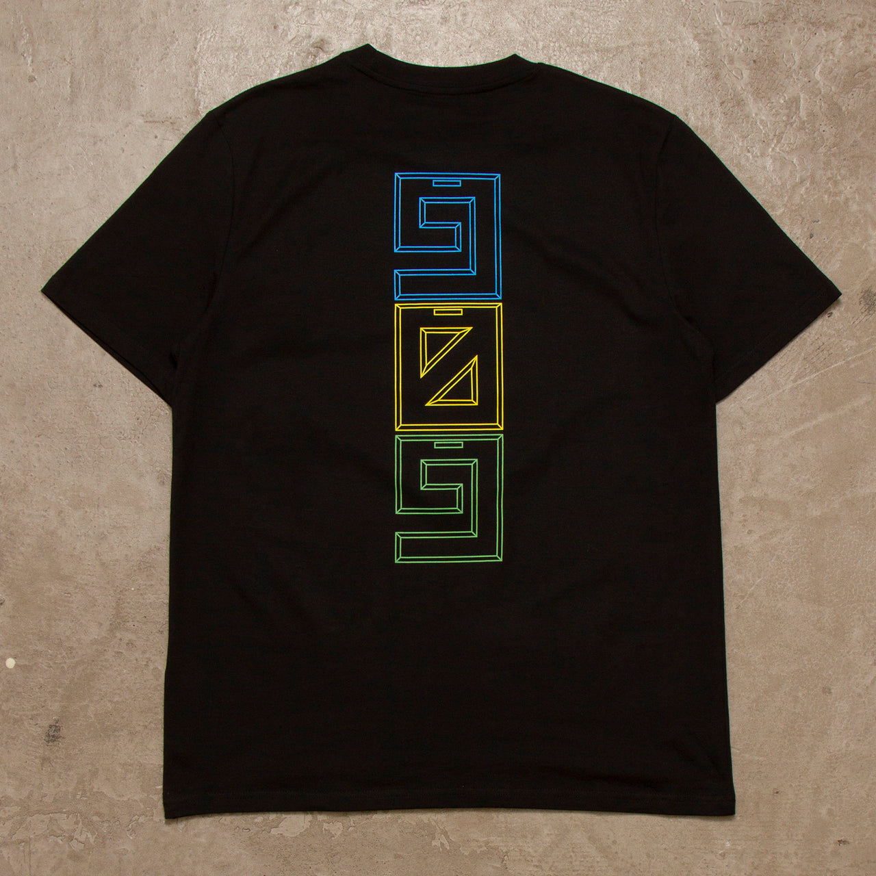 909 Colour Vertical Back Print - Tshirt - Black