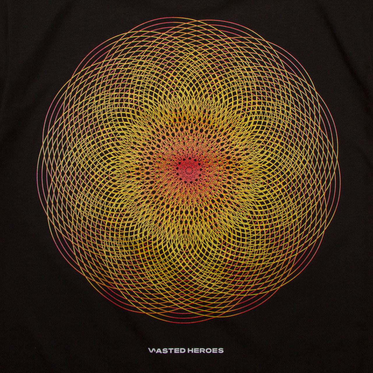 004 Geometric Front Print - Tshirt - Black