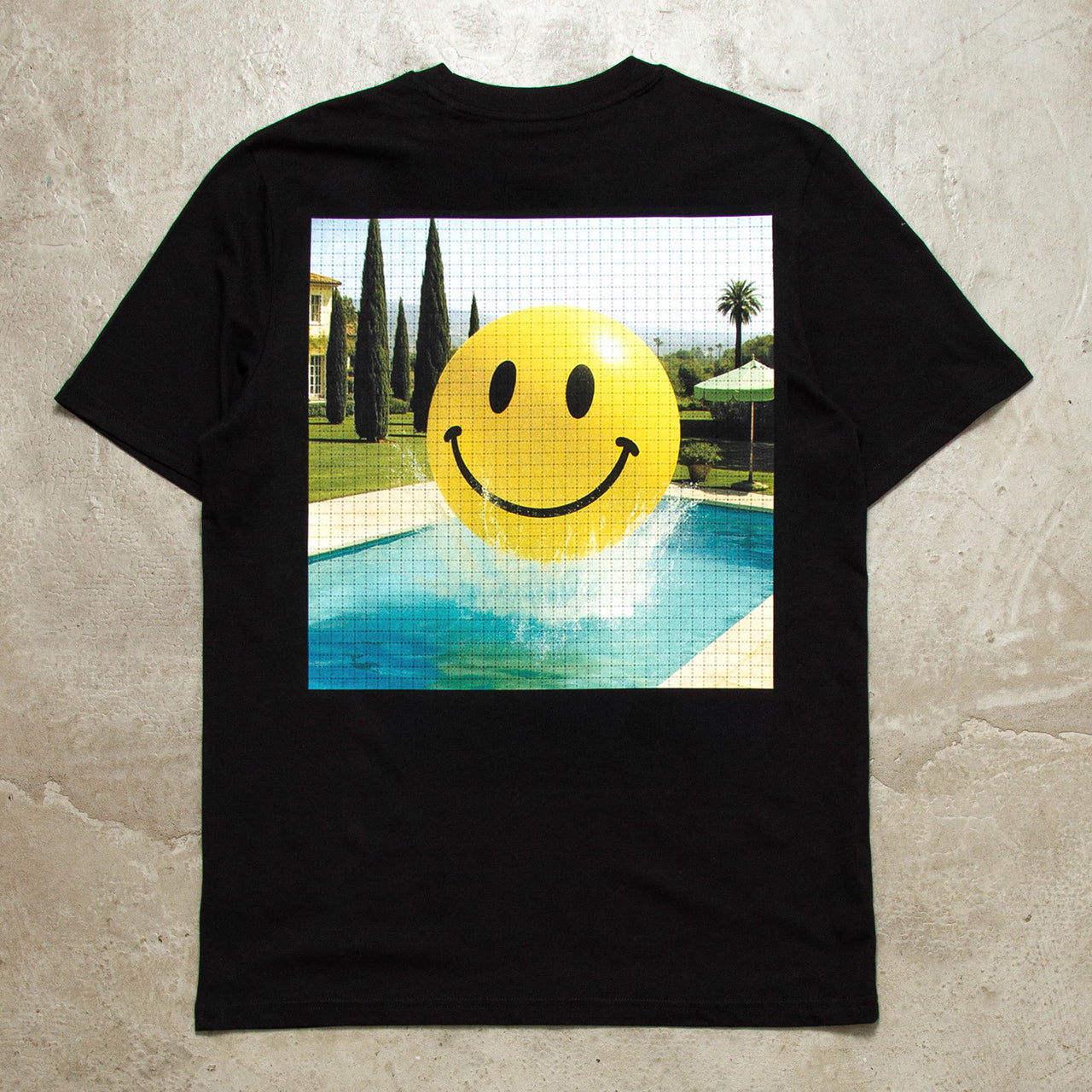 Smiley Poolside Trip Back Print - Tshirt - Black
