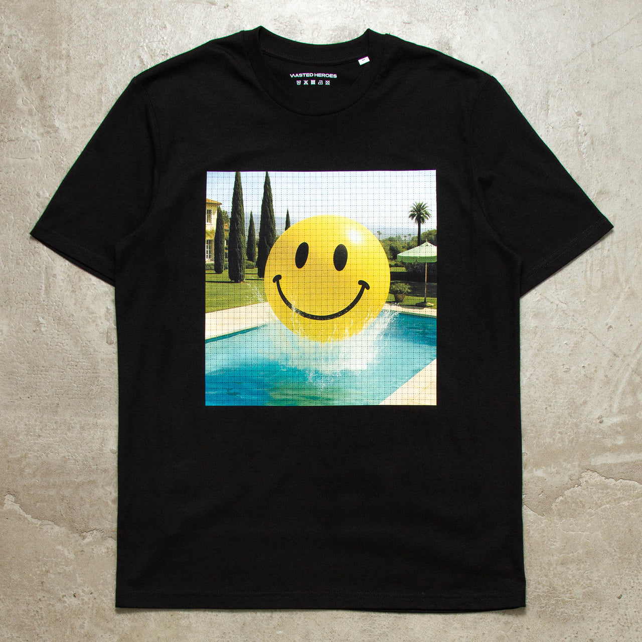 Smiley Poolside Trip Front Print - Tshirt - Black