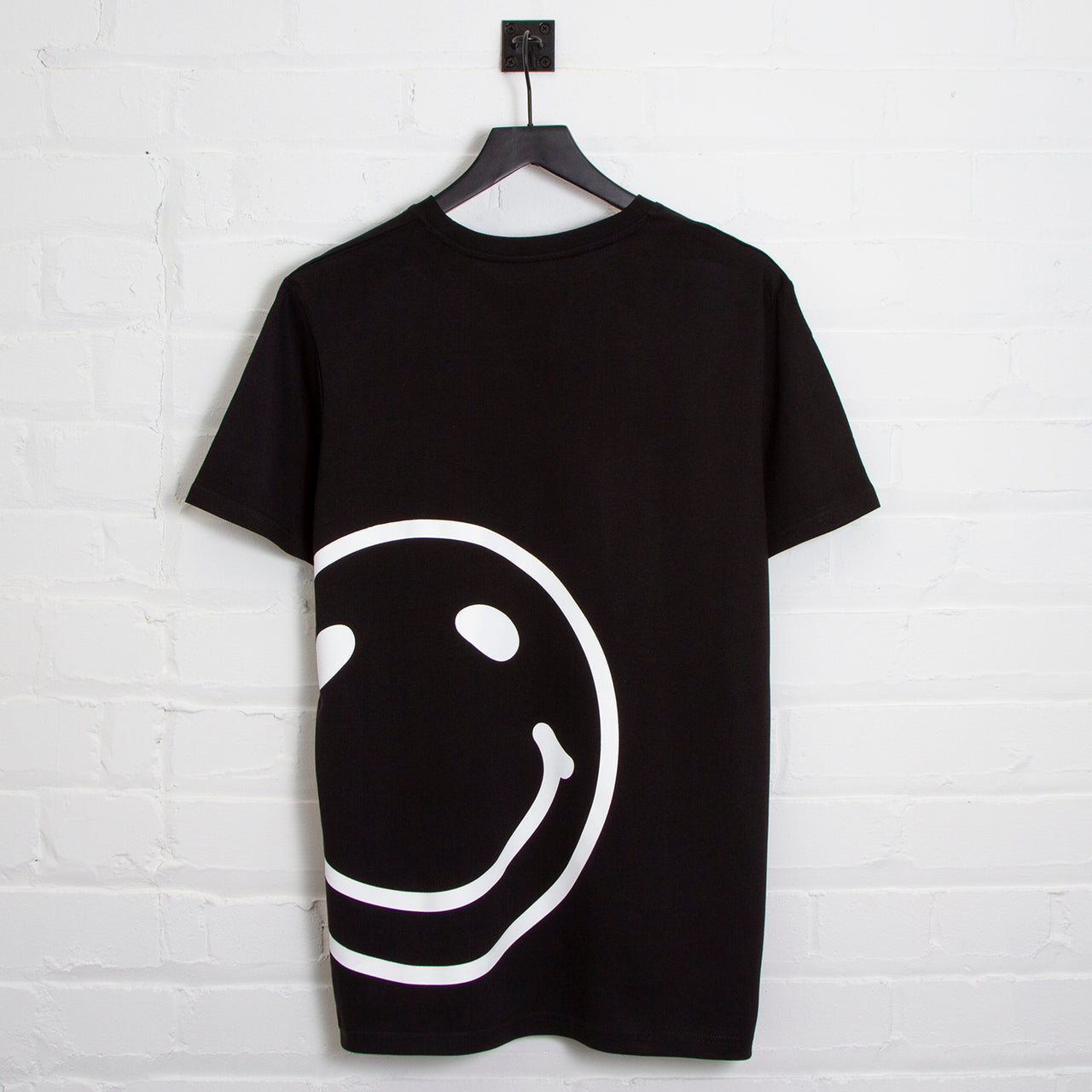 Side Smiley Back - Tshirt - Black