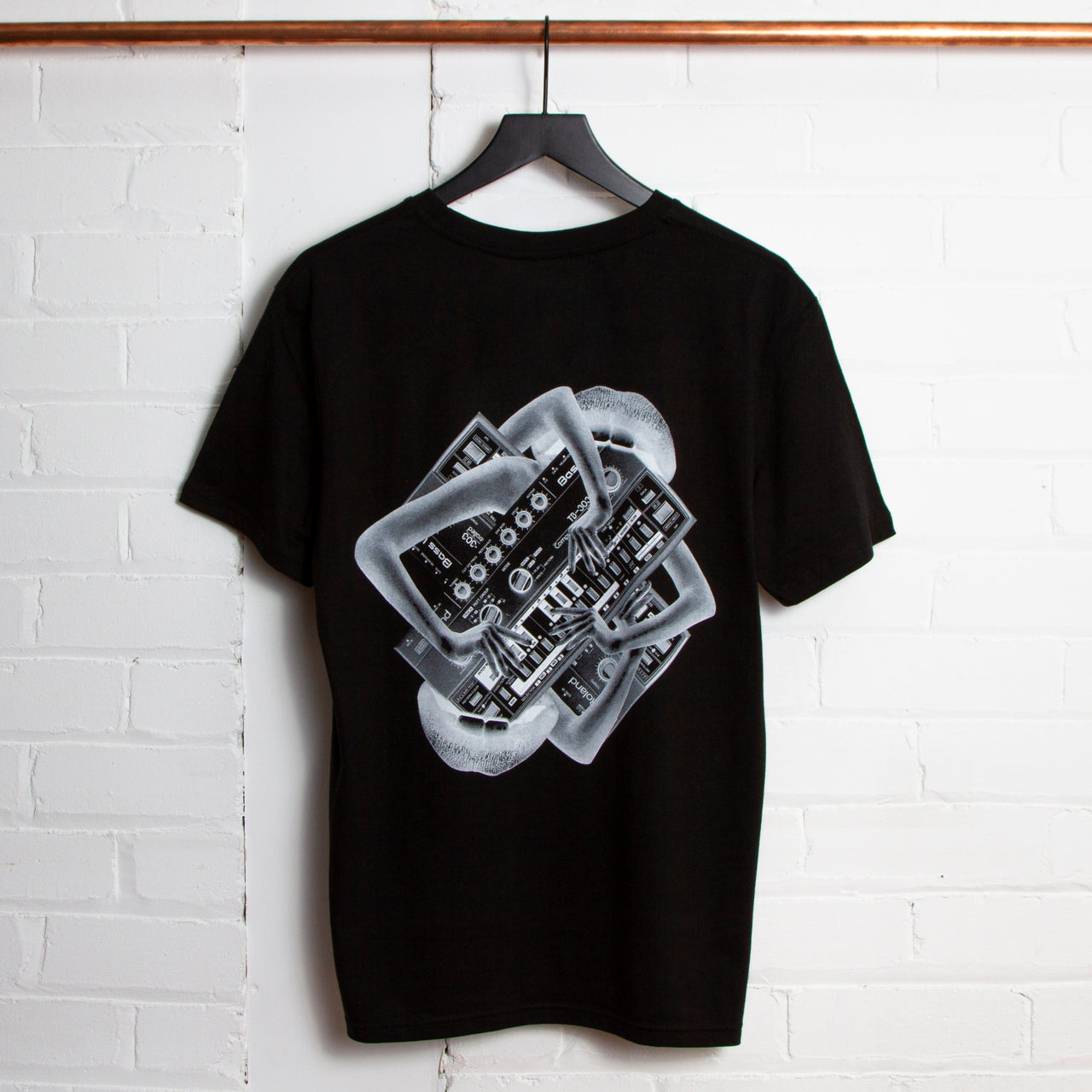 Synth Love Back Print - Tshirt - Black