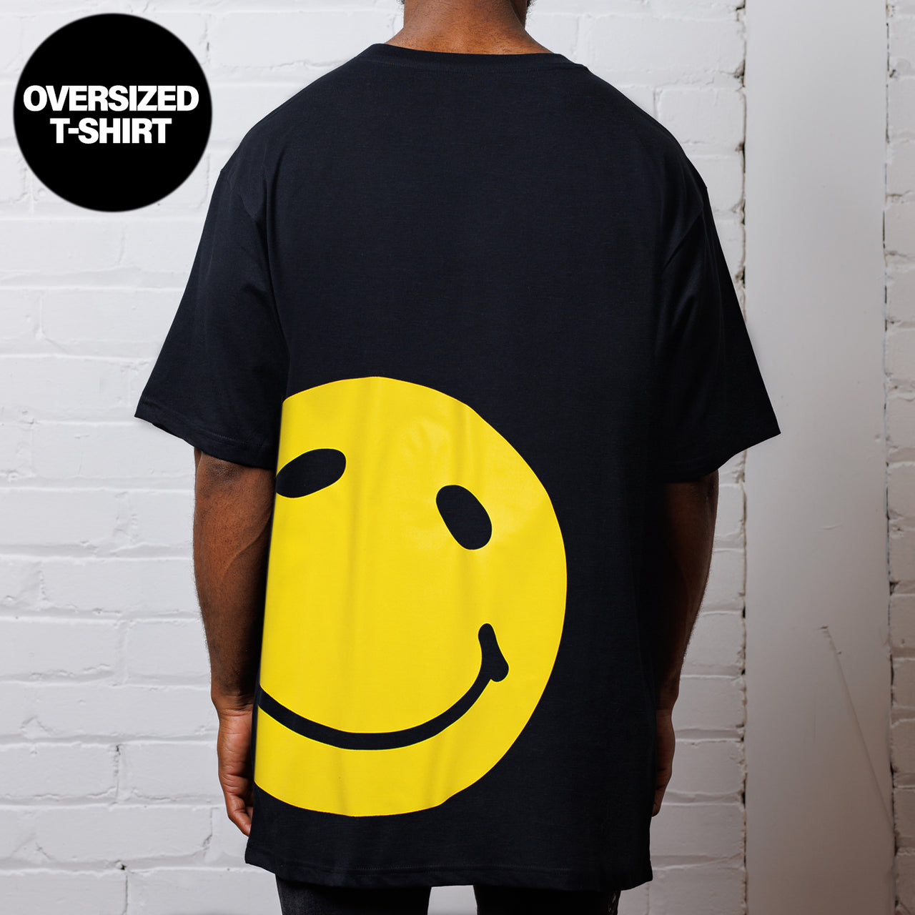 Mega Side Smiley Back - Oversized Tshirt - Black