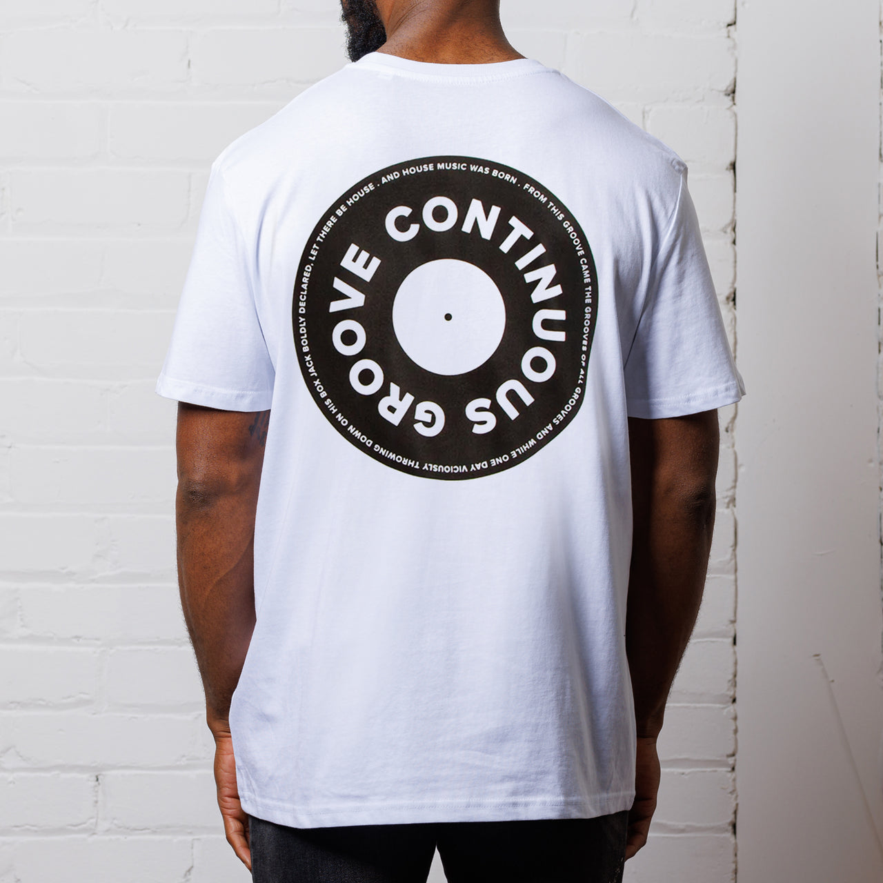 Continuous Groove Back Print - Tshirt - White